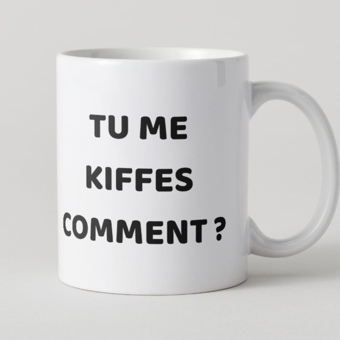 Mug blanc avec texte noir "Tu me kiffes comment ?" dans un style moderne et minimaliste