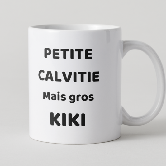 Mug blanc avec texte noir "Petite calvitie mais gros zizi" et design minimaliste.