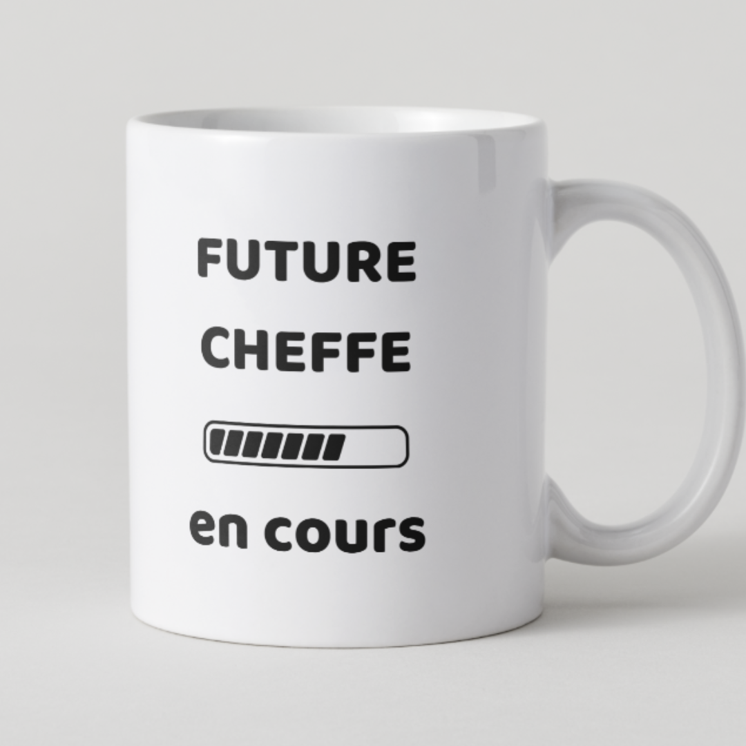 Mug cadeau pour cuisinière avec texte Future Cheffe en cours et barre de chargement.