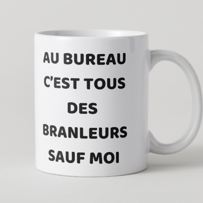 Mug blanc texte noir Au bureau c'est tous des branleurs sauf moi