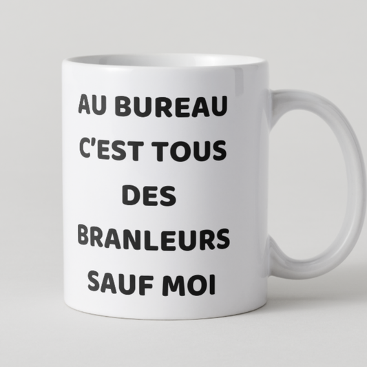 Mug blanc texte noir Au bureau c'est tous des branleurs sauf moi